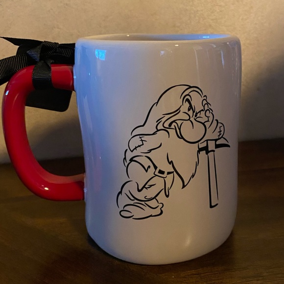 ❤️💎New Rae Dunn x Disney Snow White and the Seven Dwarfs Grumpy Mug❤️💎 - Picture 1 of 4